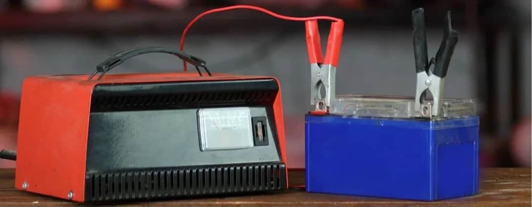 Najlepsze prostowniki z rozruchem do warsztatu – uniknij złych wyborów