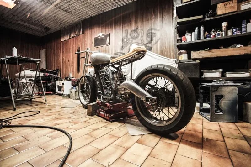 Jakie narzędzia do warsztatu motocyklowego zapewnią najlepsze naprawy?