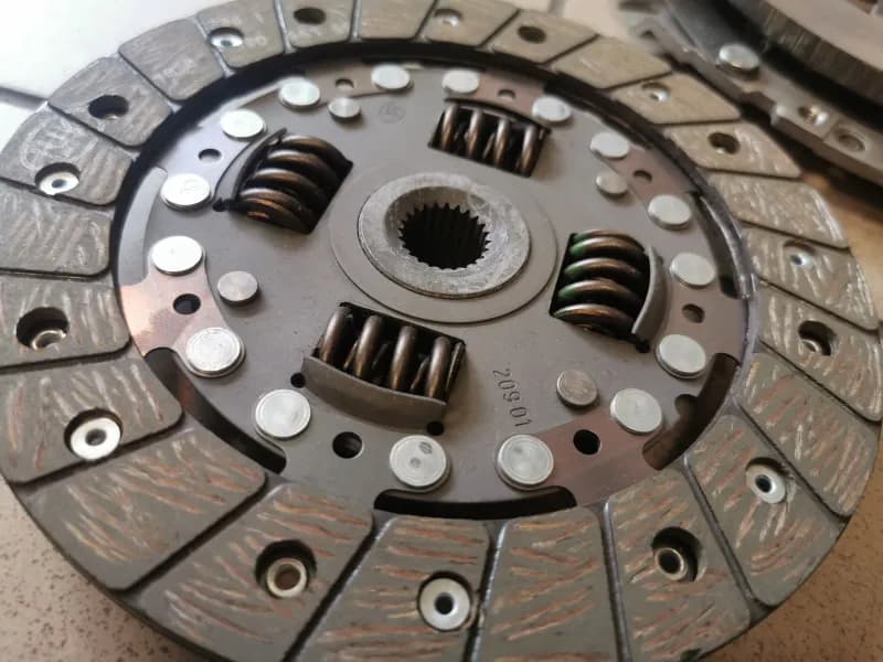 Ile kosztuje wymiana sprzęgła? Sprawdź, by uniknąć wysokich wydatków