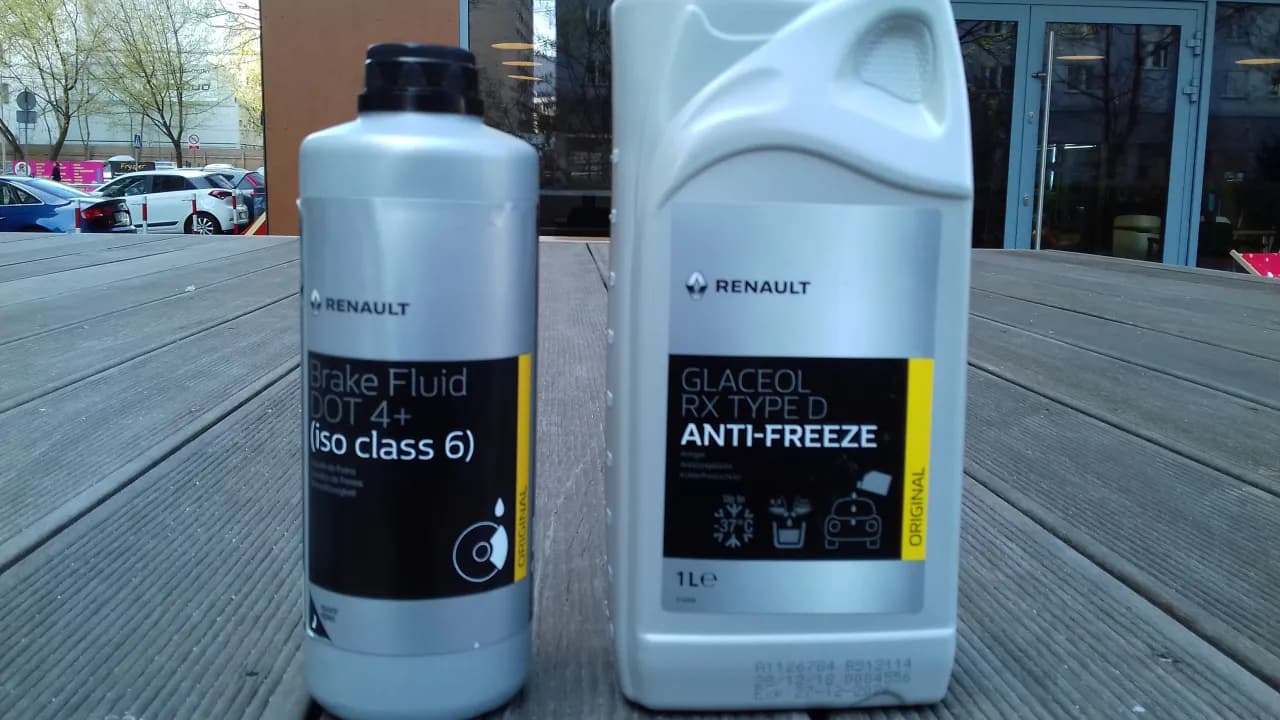 Jaki płyn hamulcowy do ciągnika Renault? Wybierz najlepszy dla swojego modelu