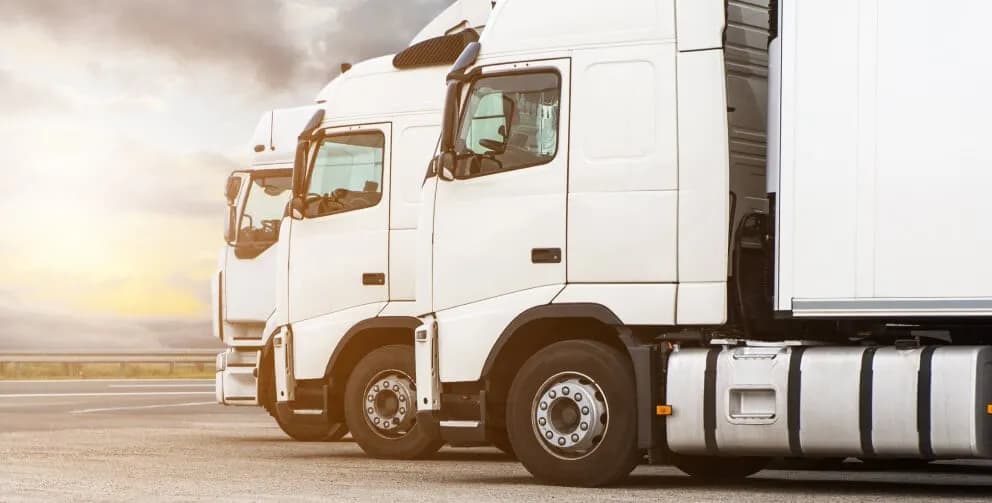 Ciągnik siodłowy – co to jest i jak wpływa na transport?