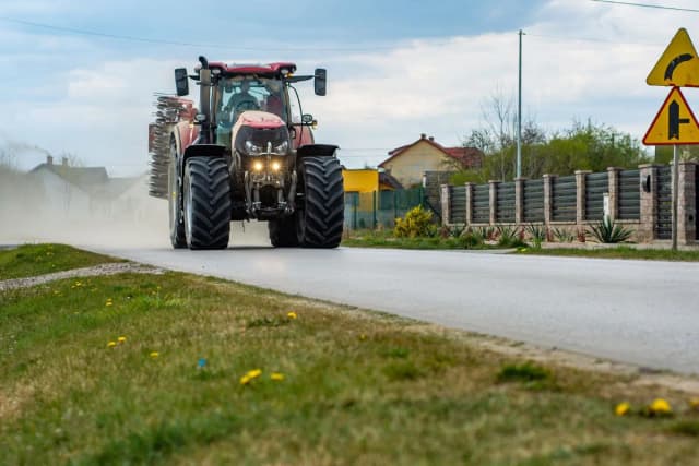 Ile kosztuje badanie techniczne ciągnika rolniczego? Nowe stawki 2025