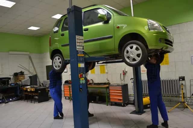 Ile kosztuje roboczogodzina w warsztacie samochodowym w 2023 roku?