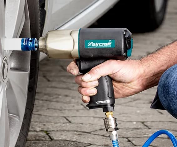 Jaką sprężarkę kupić do warsztatu, aby uniknąć kosztownych błędów?