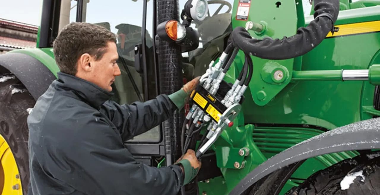 Co sprawdzają podczas badania technicznego ciągnika rolniczego?